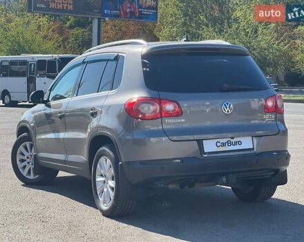 Серый Фольксваген Тигуан, объемом двигателя 2 л и пробегом 201 тыс. км за 11400 $, фото 9 на Automoto.ua