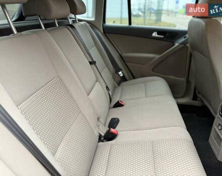 Сірий Фольксваген Тігуан, об'ємом двигуна 2 л та пробігом 243 тис. км за 9900 $, фото 11 на Automoto.ua