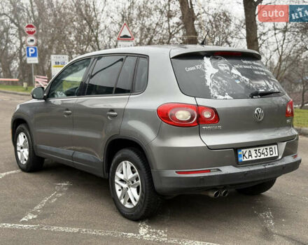 Сірий Фольксваген Тігуан, об'ємом двигуна 2 л та пробігом 243 тис. км за 9900 $, фото 6 на Automoto.ua