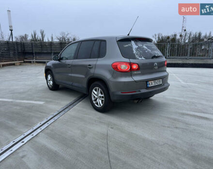 Серый Фольксваген Тигуан, объемом двигателя 1.98 л и пробегом 240 тыс. км за 11500 $, фото 9 на Automoto.ua