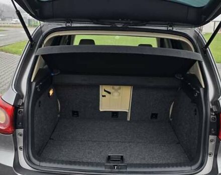 Сірий Фольксваген Тігуан, об'ємом двигуна 2 л та пробігом 191 тис. км за 9200 $, фото 23 на Automoto.ua