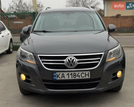 Серый Фольксваген Тигуан, объемом двигателя 2 л и пробегом 285 тыс. км за 10999 $, фото 8 на Automoto.ua