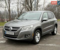 Сірий Фольксваген Тігуан, об'ємом двигуна 2 л та пробігом 243 тис. км за 9900 $, фото 1 на Automoto.ua