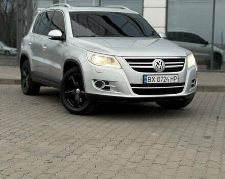 Серый Фольксваген Тигуан, объемом двигателя 2 л и пробегом 225 тыс. км за 11500 $, фото 3 на Automoto.ua