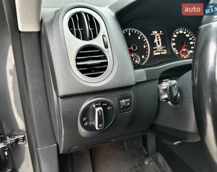 Серый Фольксваген Тигуан, объемом двигателя 2 л и пробегом 285 тыс. км за 10450 $, фото 26 на Automoto.ua