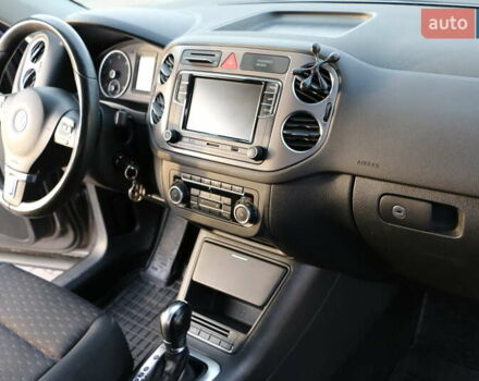 Серый Фольксваген Тигуан, объемом двигателя 2 л и пробегом 219 тыс. км за 12300 $, фото 11 на Automoto.ua