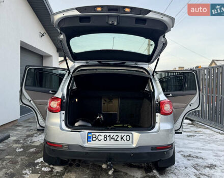Сірий Фольксваген Тігуан, об'ємом двигуна 2 л та пробігом 157 тис. км за 9900 $, фото 41 на Automoto.ua