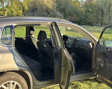 Сірий Фольксваген Тігуан, об'ємом двигуна 2 л та пробігом 203 тис. км за 10800 $, фото 5 на Automoto.ua