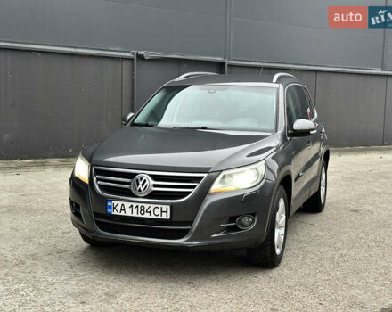 Сірий Фольксваген Тігуан, об'ємом двигуна 1.97 л та пробігом 285 тис. км за 10800 $, фото 14 на Automoto.ua