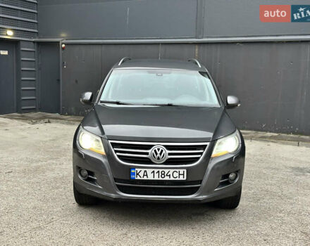 Сірий Фольксваген Тігуан, об'ємом двигуна 1.97 л та пробігом 285 тис. км за 10800 $, фото 15 на Automoto.ua