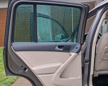 Серый Фольксваген Тигуан, объемом двигателя 1.97 л и пробегом 223 тыс. км за 15800 $, фото 9 на Automoto.ua