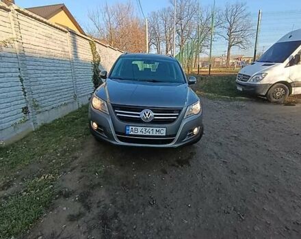 Сірий Фольксваген Тігуан, об'ємом двигуна 2 л та пробігом 288 тис. км за 9000 $, фото 3 на Automoto.ua