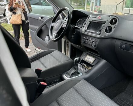 Серый Фольксваген Тигуан, объемом двигателя 2 л и пробегом 132 тыс. км за 10900 $, фото 10 на Automoto.ua