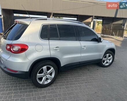 Серый Фольксваген Тигуан, объемом двигателя 1.98 л и пробегом 161 тыс. км за 13200 $, фото 3 на Automoto.ua