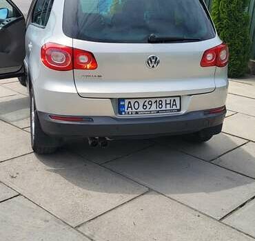 Серый Фольксваген Тигуан, объемом двигателя 1.4 л и пробегом 148 тыс. км за 9800 $, фото 3 на Automoto.ua