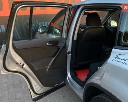 Серый Фольксваген Тигуан, объемом двигателя 2 л и пробегом 112 тыс. км за 10500 $, фото 27 на Automoto.ua