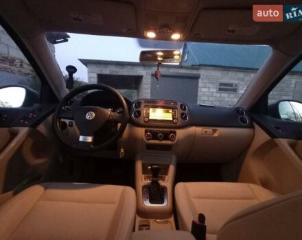 Серый Фольксваген Тигуан, объемом двигателя 2 л и пробегом 280 тыс. км за 9200 $, фото 6 на Automoto.ua