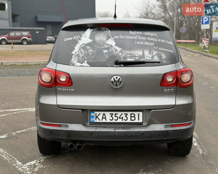 Сірий Фольксваген Тігуан, об'ємом двигуна 2 л та пробігом 243 тис. км за 9900 $, фото 5 на Automoto.ua