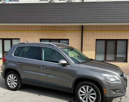 Серый Фольксваген Тигуан, объемом двигателя 2 л и пробегом 240 тыс. км за 8199 $, фото 1 на Automoto.ua