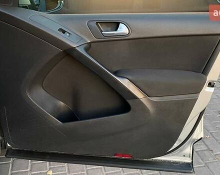 Серый Фольксваген Тигуан, объемом двигателя 2 л и пробегом 112 тыс. км за 10500 $, фото 34 на Automoto.ua