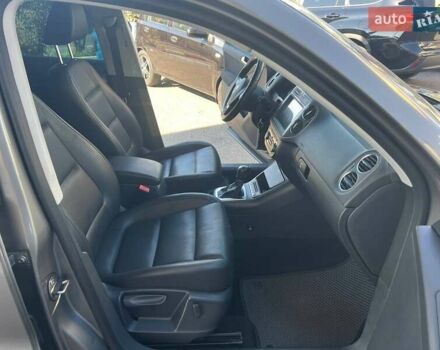 Серый Фольксваген Тигуан, объемом двигателя 2 л и пробегом 201 тыс. км за 11400 $, фото 19 на Automoto.ua