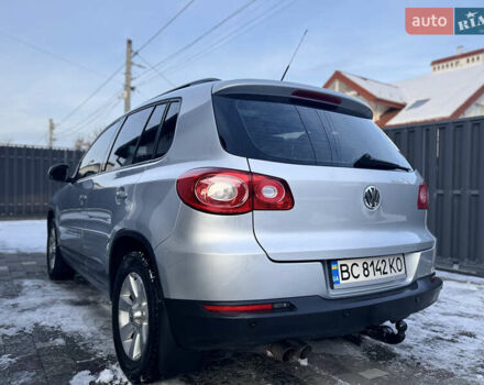 Сірий Фольксваген Тігуан, об'ємом двигуна 2 л та пробігом 157 тис. км за 9900 $, фото 11 на Automoto.ua