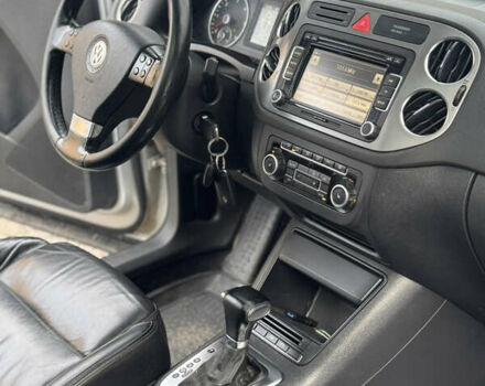 Серый Фольксваген Тигуан, объемом двигателя 2 л и пробегом 225 тыс. км за 11500 $, фото 52 на Automoto.ua