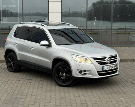 Серый Фольксваген Тигуан, объемом двигателя 2 л и пробегом 225 тыс. км за 11500 $, фото 1 на Automoto.ua