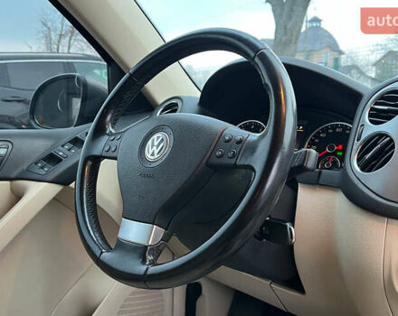 Серый Фольксваген Тигуан, объемом двигателя 1.98 л и пробегом 244 тыс. км за 11000 $, фото 18 на Automoto.ua