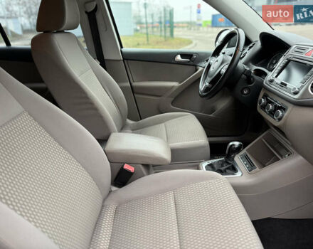 Сірий Фольксваген Тігуан, об'ємом двигуна 2 л та пробігом 243 тис. км за 9900 $, фото 10 на Automoto.ua