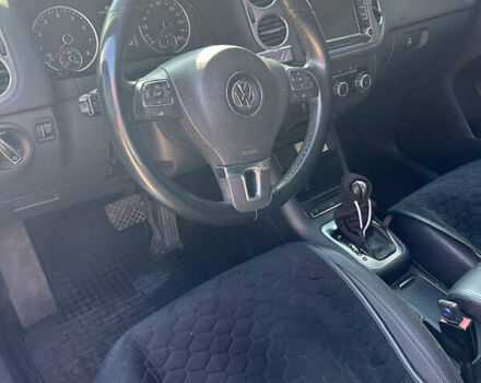 Серый Фольксваген Тигуан, объемом двигателя 1.98 л и пробегом 281 тыс. км за 11700 $, фото 4 на Automoto.ua