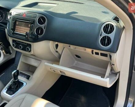 Сірий Фольксваген Тігуан, об'ємом двигуна 1.98 л та пробігом 250 тис. км за 10100 $, фото 9 на Automoto.ua