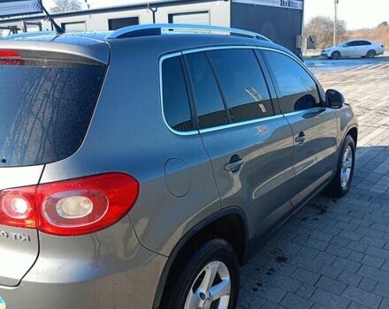 Сірий Фольксваген Тігуан, об'ємом двигуна 2 л та пробігом 345 тис. км за 10800 $, фото 3 на Automoto.ua