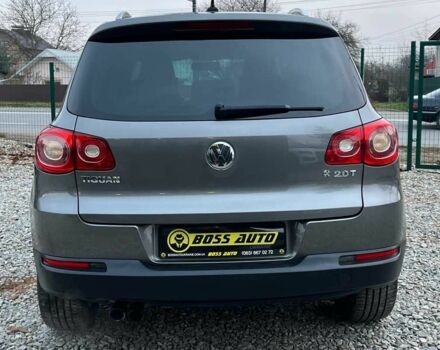 Серый Фольксваген Тигуан, объемом двигателя 2 л и пробегом 244 тыс. км за 11000 $, фото 6 на Automoto.ua