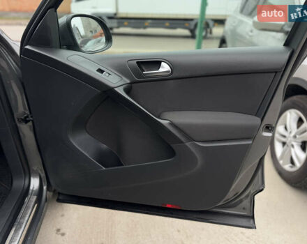 Серый Фольксваген Тигуан, объемом двигателя 2 л и пробегом 285 тыс. км за 10999 $, фото 31 на Automoto.ua