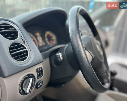 Серый Фольксваген Тигуан, объемом двигателя 2 л и пробегом 158 тыс. км за 9550 $, фото 21 на Automoto.ua