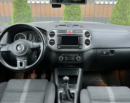 Серый Фольксваген Тигуан, объемом двигателя 1.97 л и пробегом 124 тыс. км за 11000 $, фото 7 на Automoto.ua