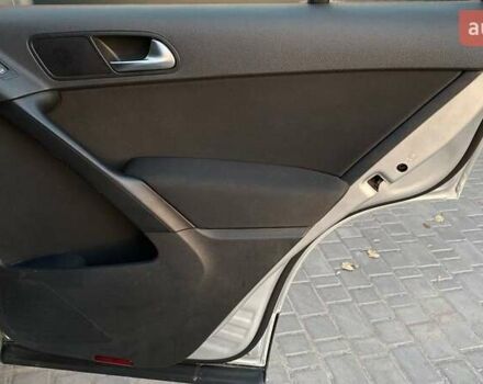 Серый Фольксваген Тигуан, объемом двигателя 2 л и пробегом 112 тыс. км за 10500 $, фото 32 на Automoto.ua