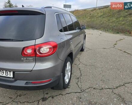 Серый Фольксваген Тигуан, объемом двигателя 2 л и пробегом 186 тыс. км за 14500 $, фото 6 на Automoto.ua