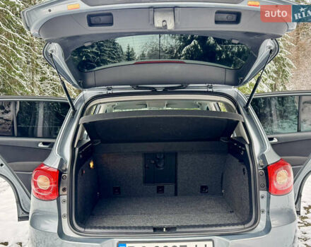 Серый Фольксваген Тигуан, объемом двигателя 2 л и пробегом 265 тыс. км за 11500 $, фото 52 на Automoto.ua