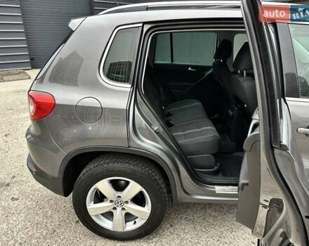 Серый Фольксваген Тигуан, объемом двигателя 2 л и пробегом 285 тыс. км за 10450 $, фото 21 на Automoto.ua