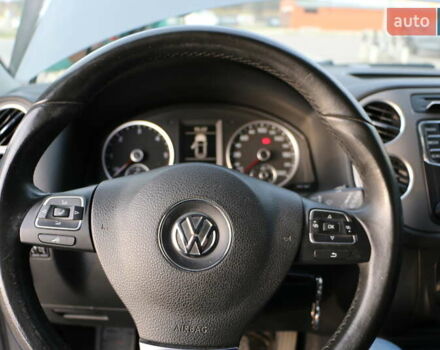 Серый Фольксваген Тигуан, объемом двигателя 2 л и пробегом 219 тыс. км за 12300 $, фото 9 на Automoto.ua