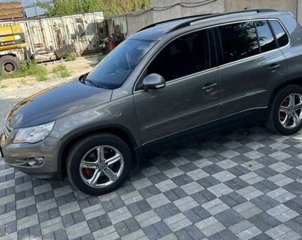 Серый Фольксваген Тигуан, объемом двигателя 1.97 л и пробегом 179 тыс. км за 12600 $, фото 1 на Automoto.ua