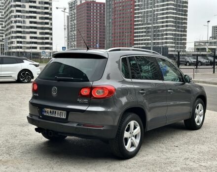 Сірий Фольксваген Тігуан, об'ємом двигуна 2 л та пробігом 262 тис. км за 10800 $, фото 2 на Automoto.ua