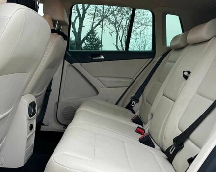 Серый Фольксваген Тигуан, объемом двигателя 2 л и пробегом 244 тыс. км за 11000 $, фото 21 на Automoto.ua