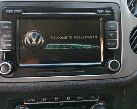 Серый Фольксваген Тигуан, объемом двигателя 2 л и пробегом 252 тыс. км за 11700 $, фото 1 на Automoto.ua