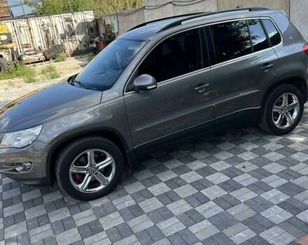 Серый Фольксваген Тигуан, объемом двигателя 1.97 л и пробегом 179 тыс. км за 12600 $, фото 3 на Automoto.ua