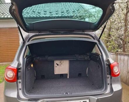 Серый Фольксваген Тигуан, объемом двигателя 1.97 л и пробегом 223 тыс. км за 15800 $, фото 31 на Automoto.ua