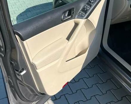 Сірий Фольксваген Тігуан, об'ємом двигуна 1.98 л та пробігом 250 тис. км за 10100 $, фото 11 на Automoto.ua