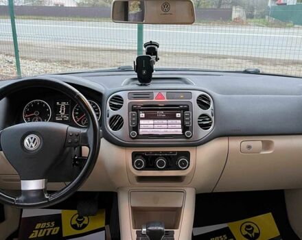 Серый Фольксваген Тигуан, объемом двигателя 2 л и пробегом 244 тыс. км за 11000 $, фото 11 на Automoto.ua